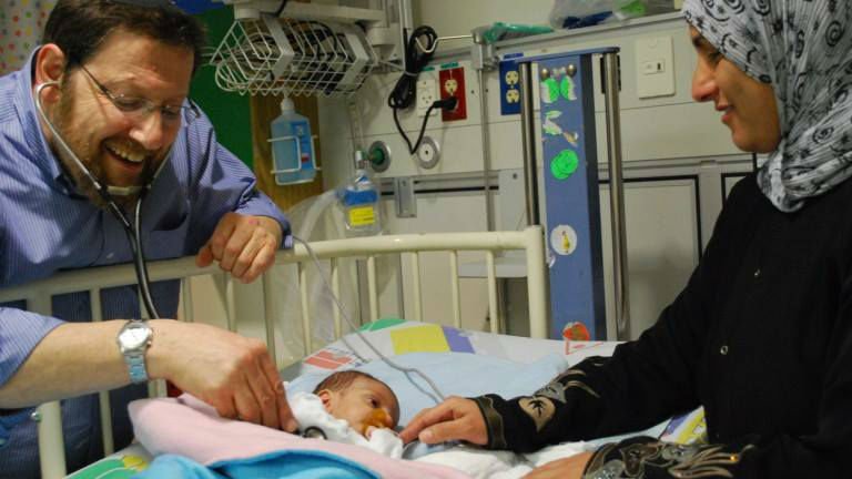 607 bebés palestinos salvados por cardiólogos del Centro Médico Hadassah de Israel