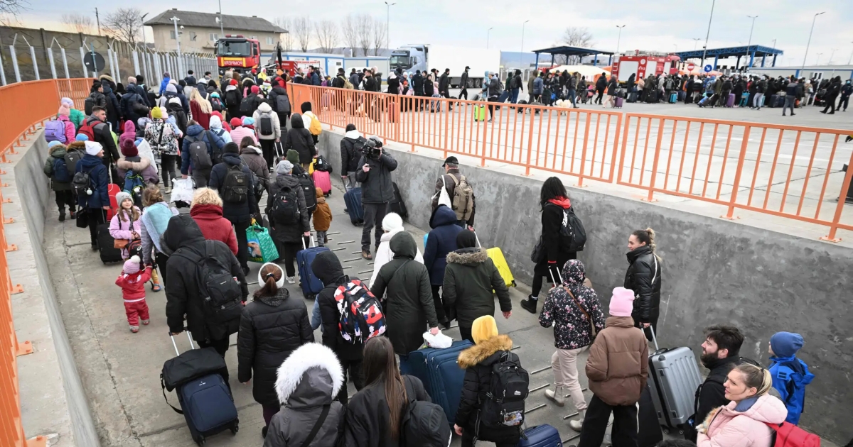 Primeros emigrantes de Ucrania a Israel cruzan frontera con Polonia