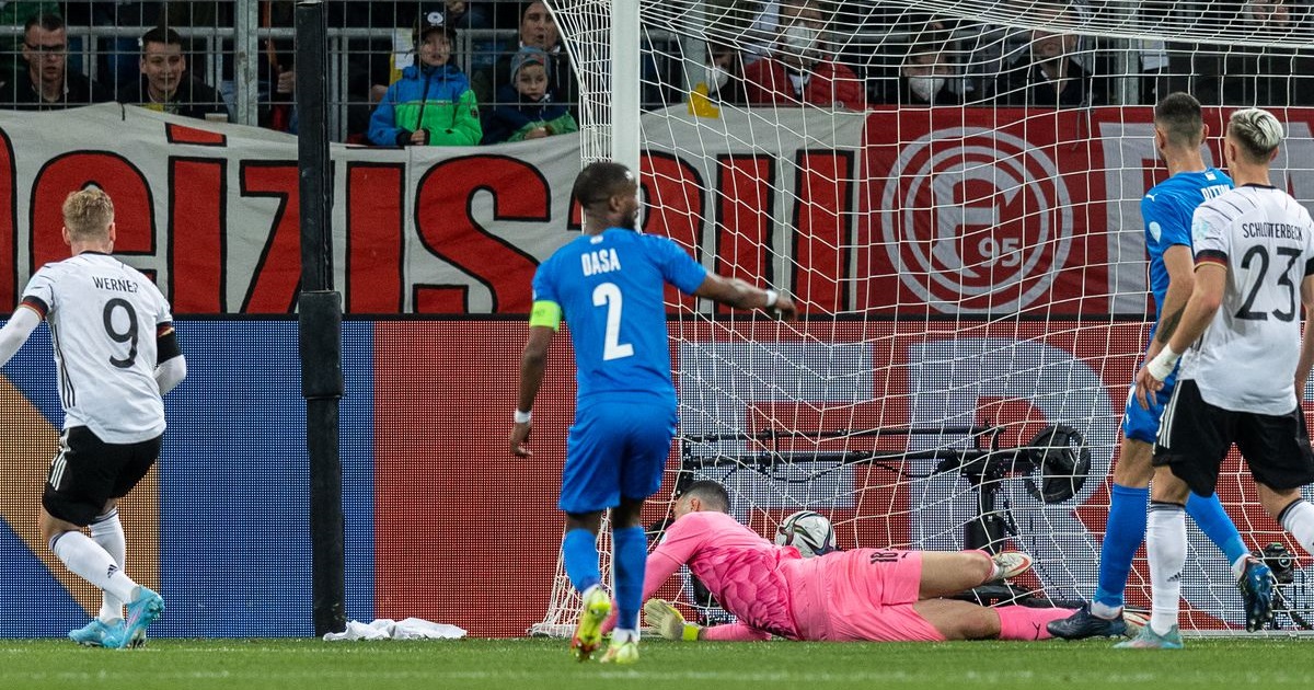 Sie untersuchten Nazi-Grüße während eines Fußballspiels zwischen Israel und Deutschland